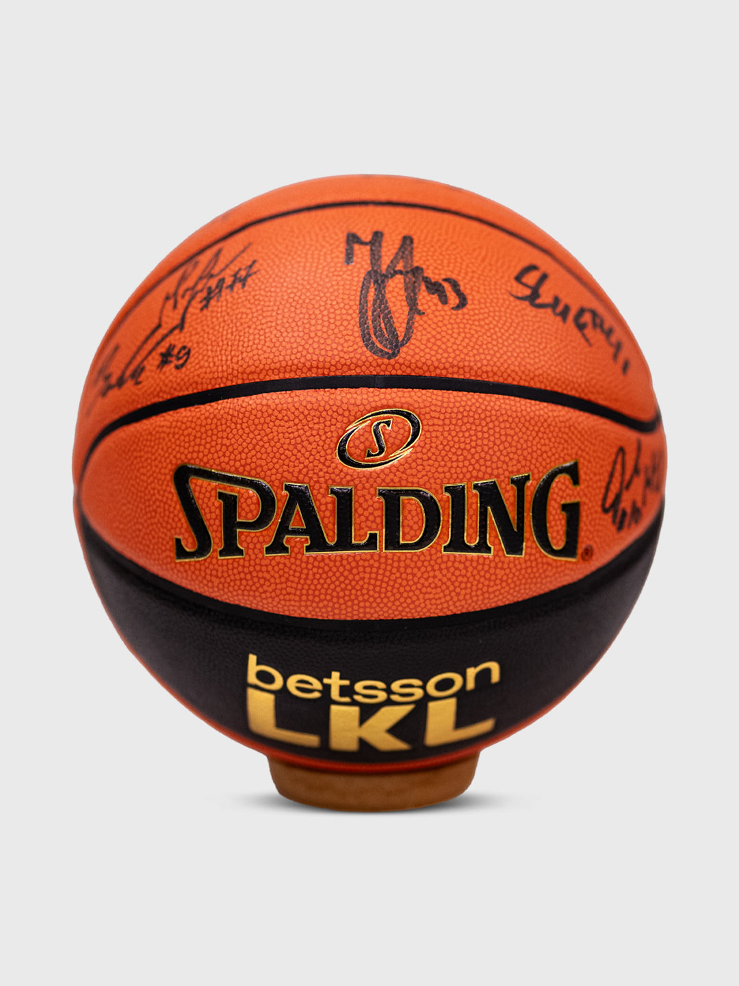 LKL kamuolys su komandos parašais